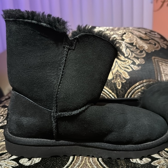 Girls UGG Bailey Button T Big Kid 
 Black Size 4 - Picture 5 of 7